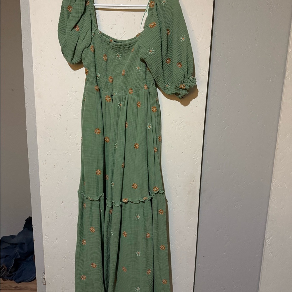 Anna Green Maxi Dress with Floral Embroidery